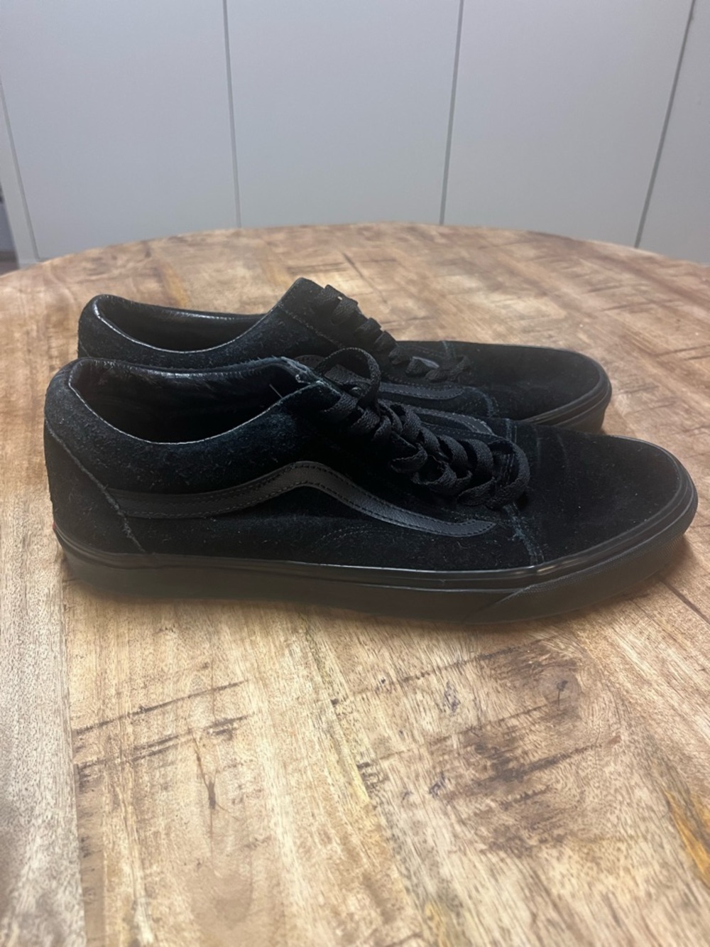 Vans Black Low-Top Suede Old Skool Sneakers